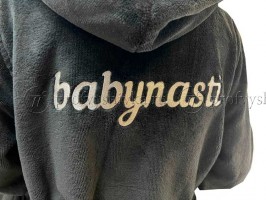 Вышивка серебром на халате