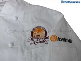 Вышивка на груди и на рукаве на поварском кителе