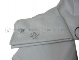 Инициалы на рубашке вышитые серыми нитками