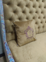 Индивидуальная вышивка на подушке