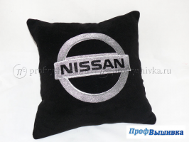 Черная подушка из флиса с вышивкой