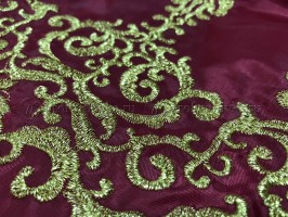 Вышивка металлизированными нитками на атласе