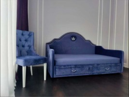 Вышивка серебром на мебельной ткани