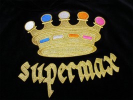 Вышивка на кофте золотом