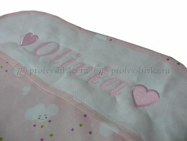 Вышивка имени на детском органайзере для кроватки