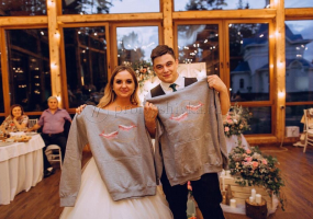 Толстовки с вышивкой в подарок молодоженам