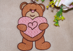 Вышивка на одежде на День Святого Валентина