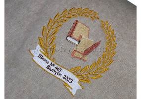 Вышивка на шерстяном пледе