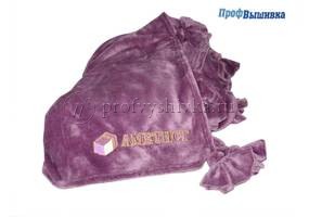 Вышивка логотипа на пледах