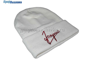 Белая шапка с логотипом